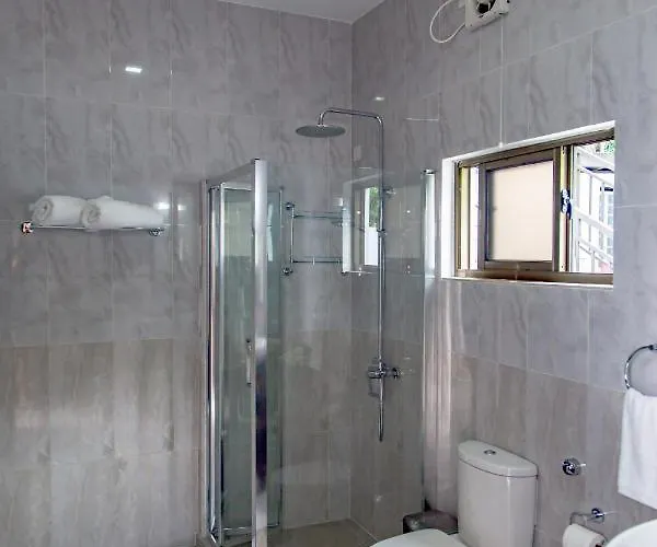 2-bed Sleeps 4 Near *