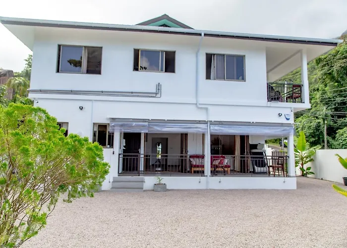2-bed Sleeps 4 Near