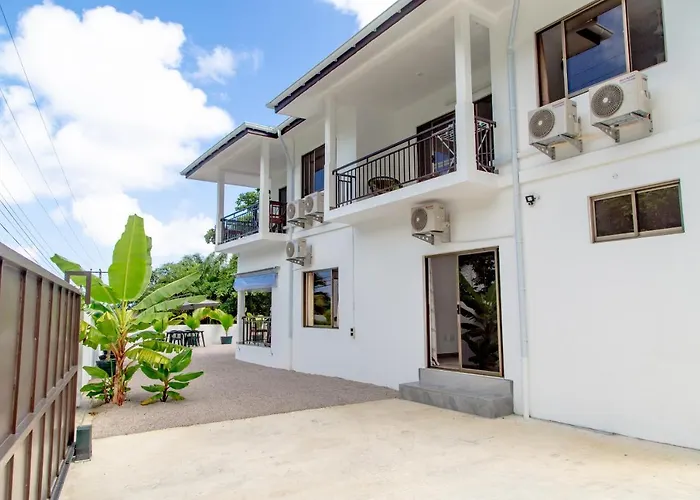2-bed Sleeps 4 Near Lägenhet Beau Vallon (Mahe)