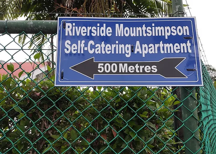2-bed Sleeps 4 Near *