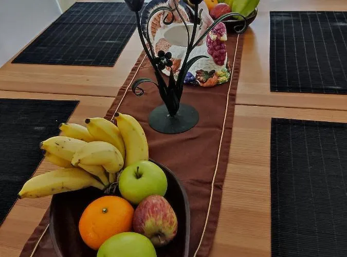 2-bed Sleeps 4 Near