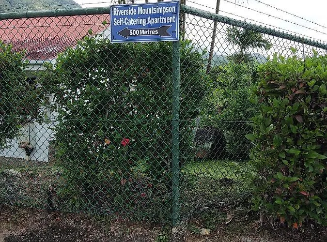 2-bed Sleeps 4 Near * Beau Vallon (Mahe)